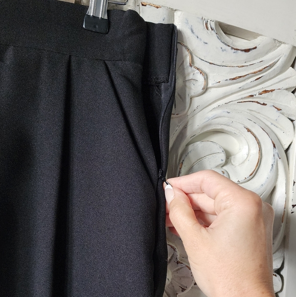 Black tailored trouser shorts - Picture 5 of 16